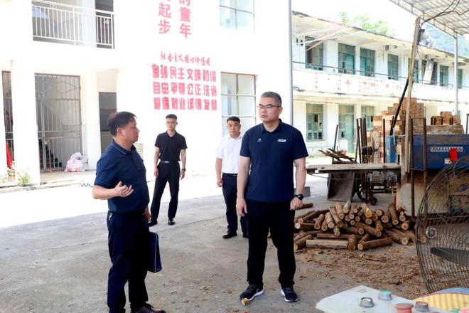 融安县委书记于福坚深入基层调研指导工作(图6)